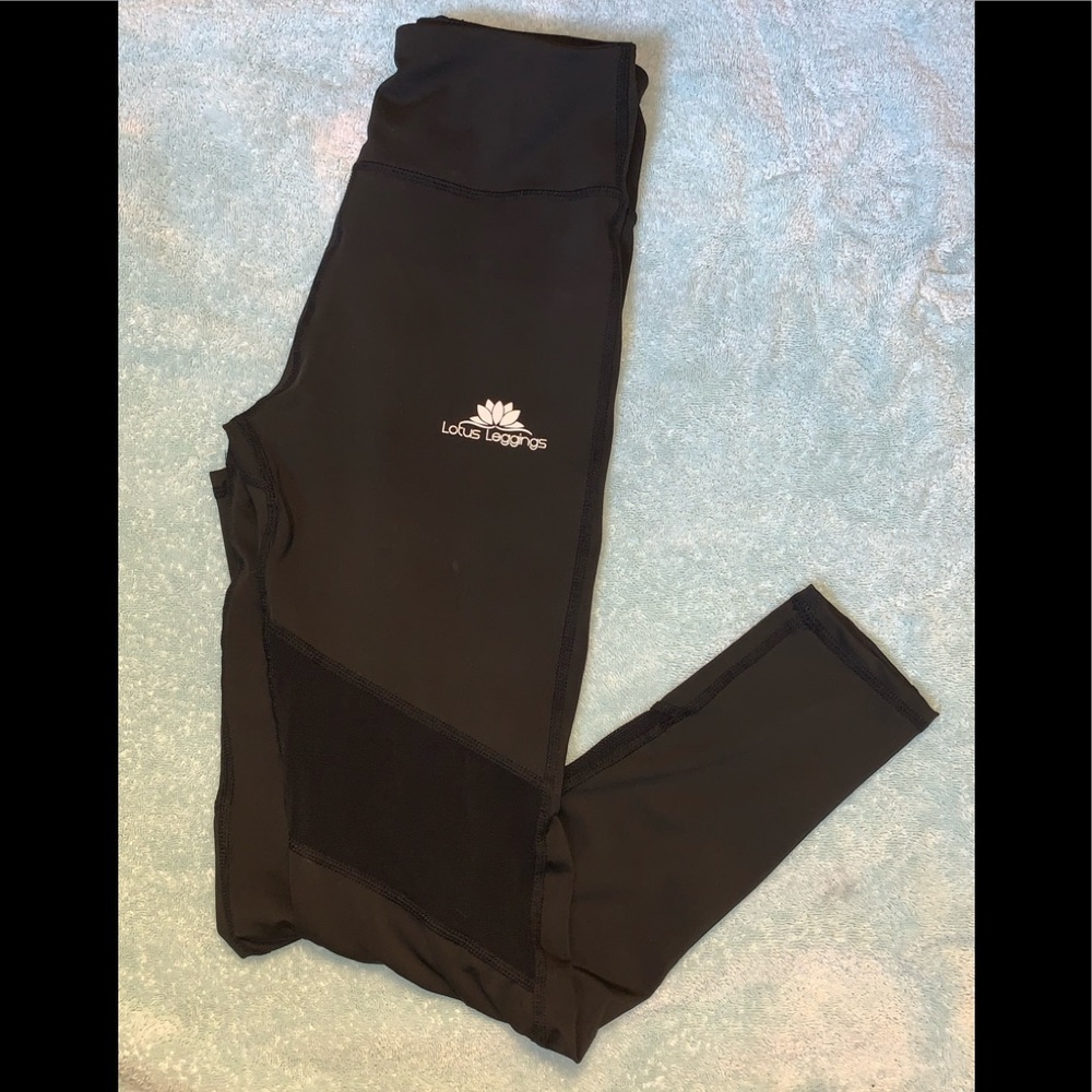 Lotus Leggings blackout  Mesh Sz small New